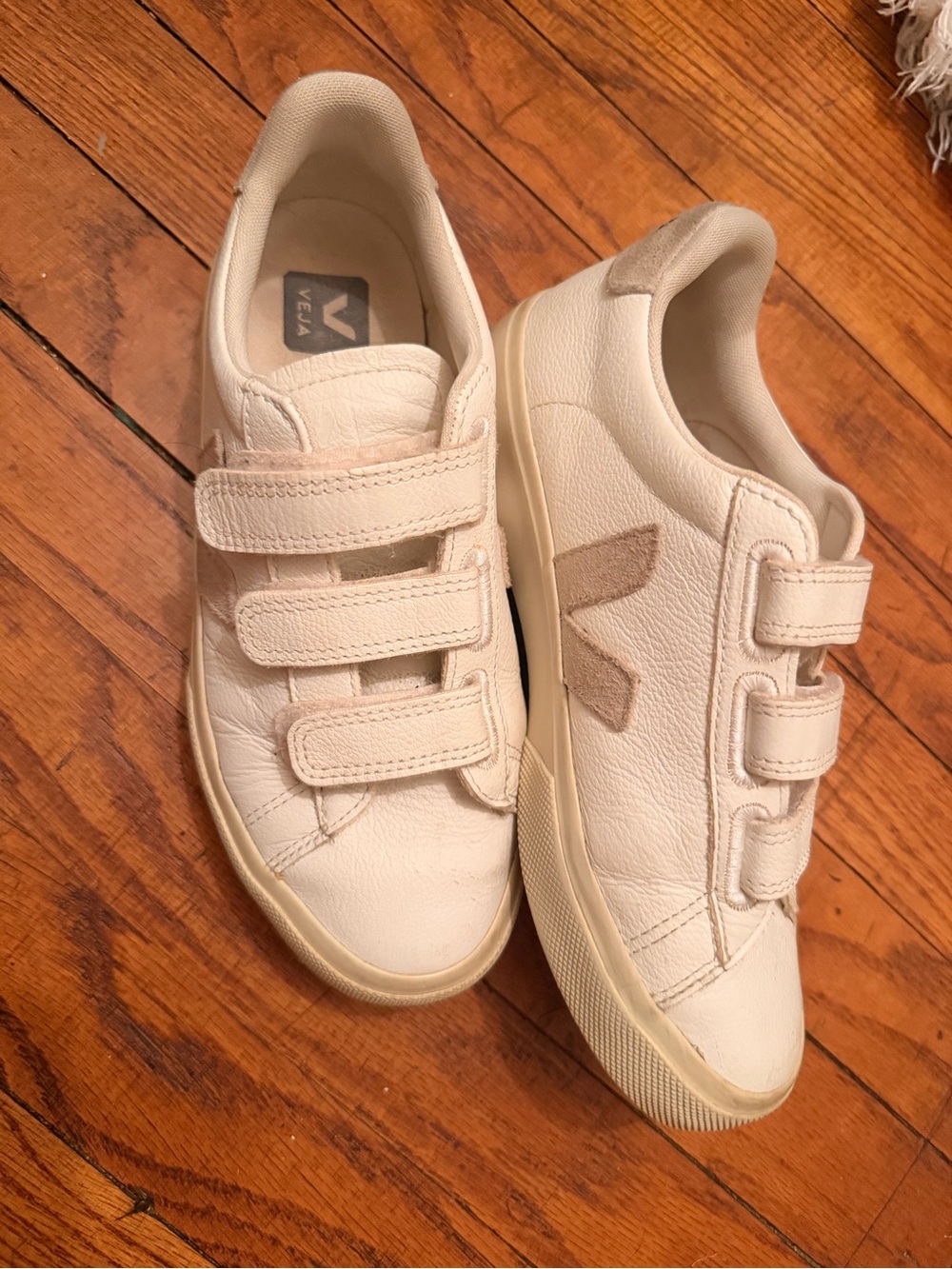 VEJA 3-Lock White Leather Velcro Sneakers. Woman’s 7.5  EU 38